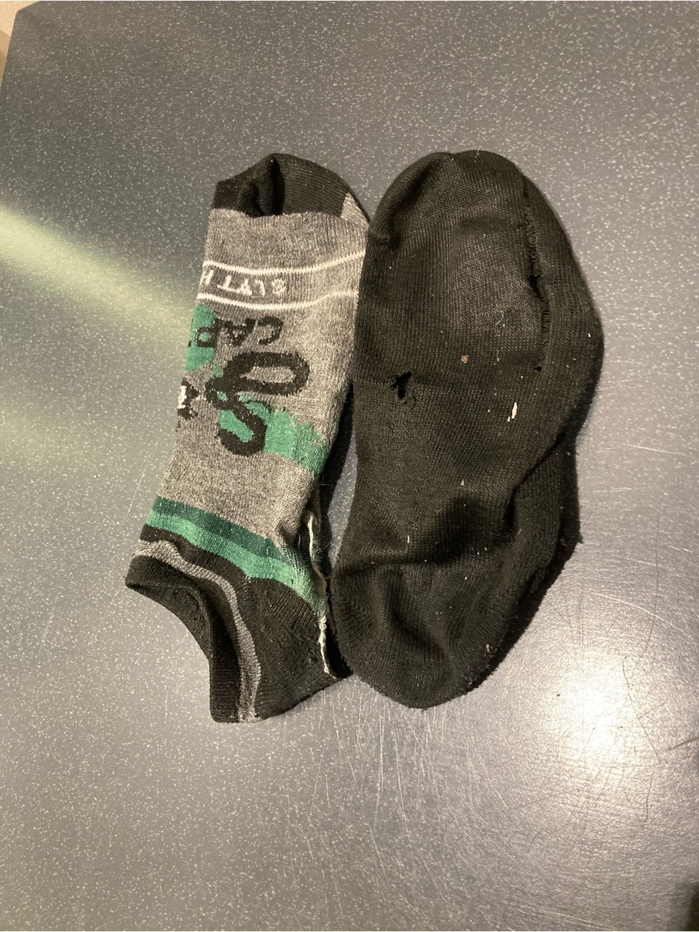 Low-Cut Athletic No-Show Socks — Black & Gray with Green